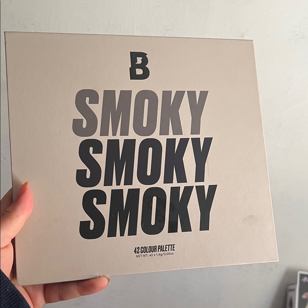 Beauty bay smoky 42 pan palette